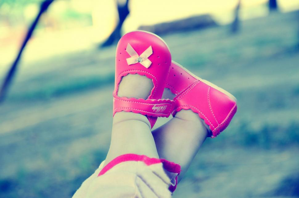 Free Image of Pink Baby shoes  