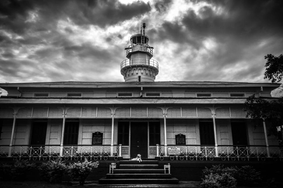 Free Image of Old Mansion with dark clouds in the background - B&W 