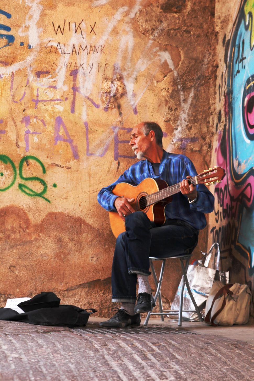 Free Image of Street performer: Old Guitarist 