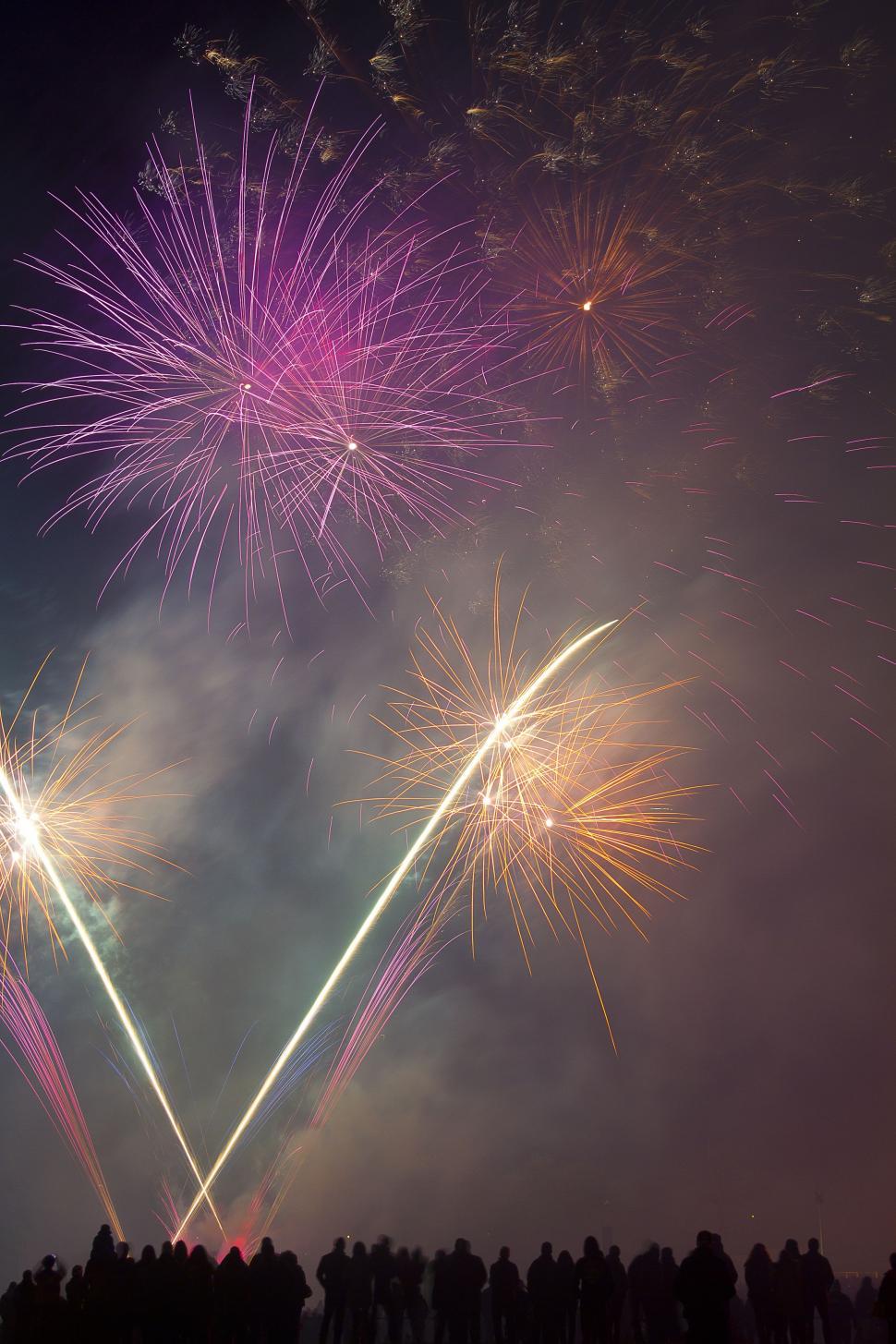 Free Image of Fireworks light up the sky with dazzling display 