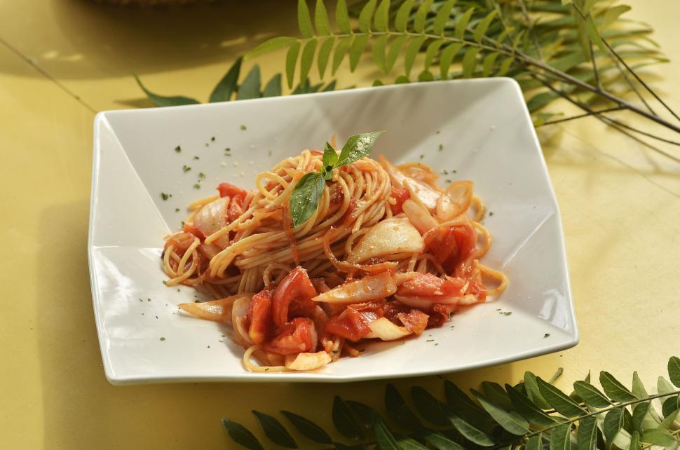 Free Image of Pasta with tomato  