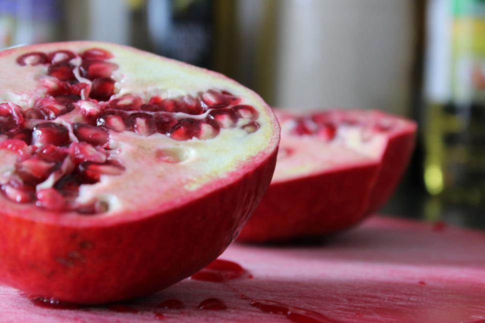 Free Image of Sliced pomegranate on cutting board  