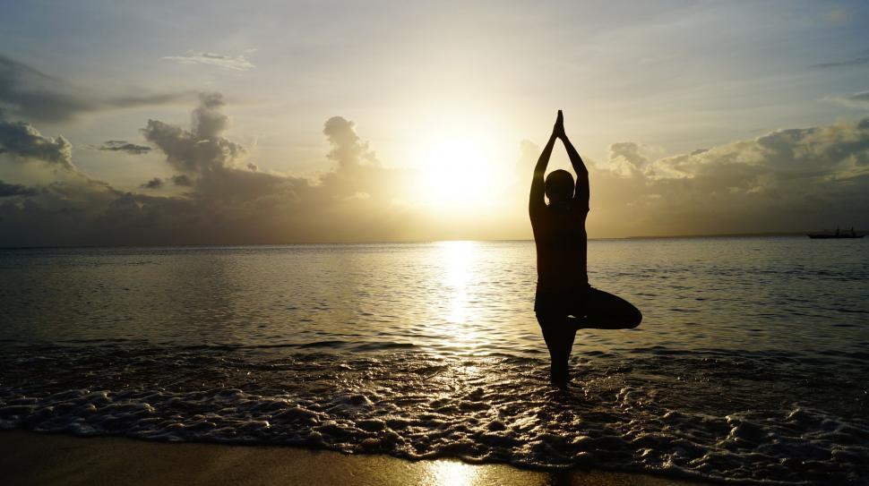 Free Image of Yoga at the beach  