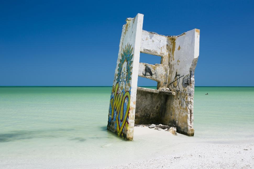 Free Image of Ruin at tropical beach  