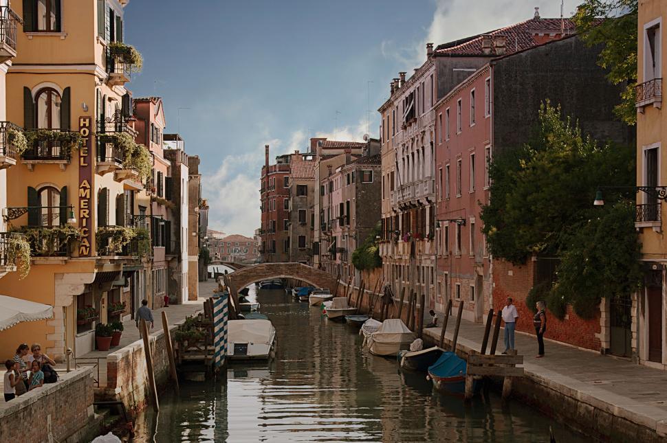 Free Image of Boats in canal in Venice 