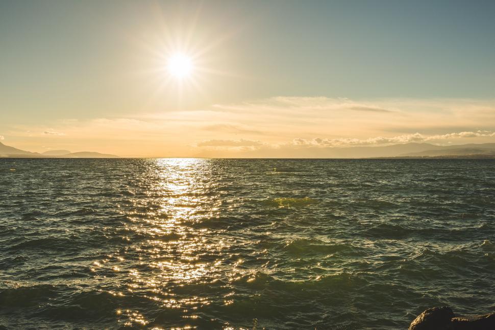 Free Image of Ocean and Sun 