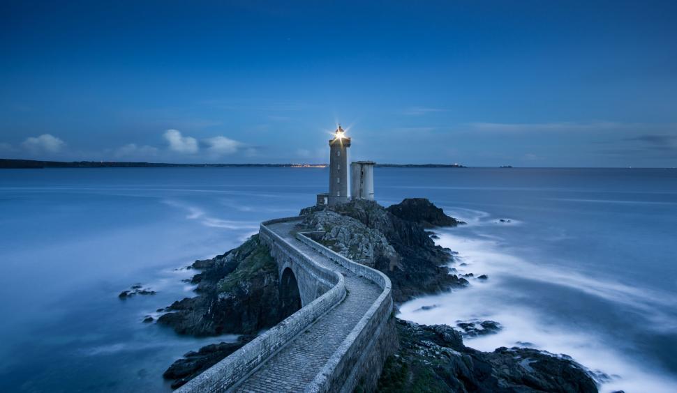 Free Image of Way to Lighthouse  