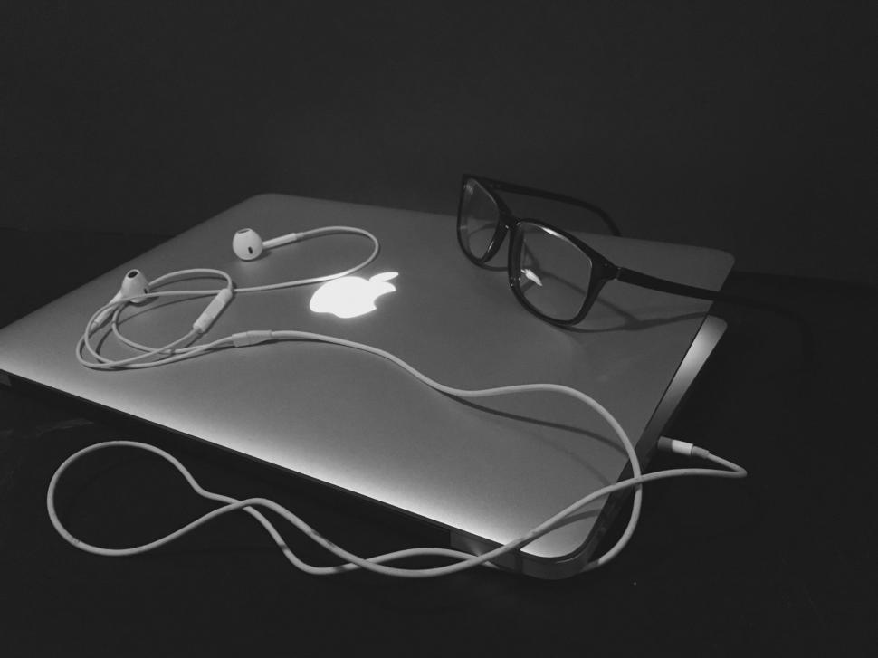 Free Image of MacBook Laptop and Spectacles  