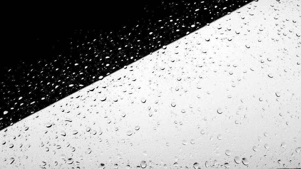 Free Image of Raindrops on glass  