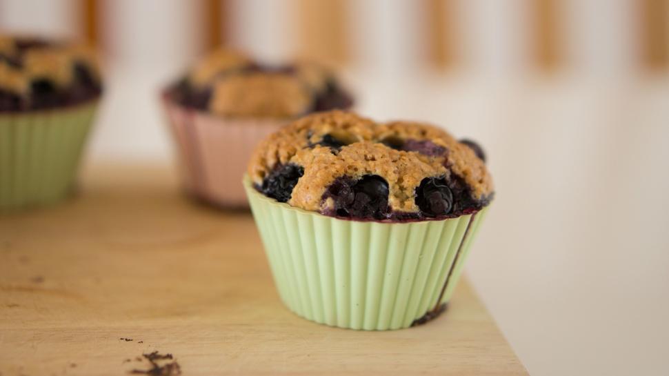 Free Image of Homemade Blueberry Cupcake 
