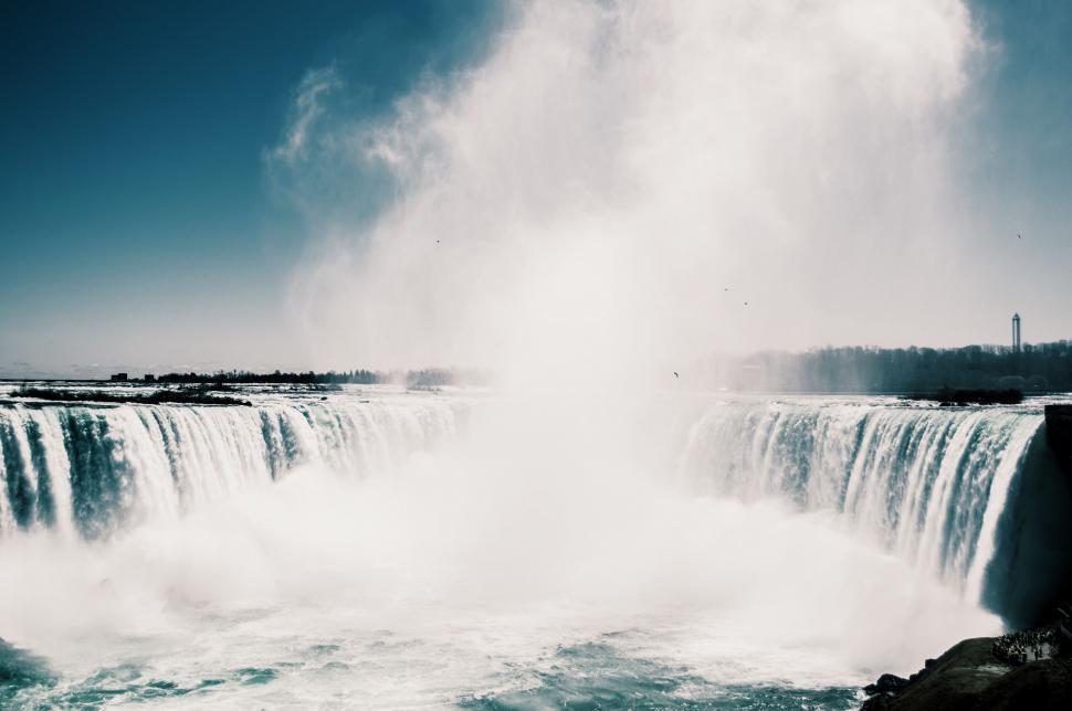 Free Image of Niagara Falls in Ontario 