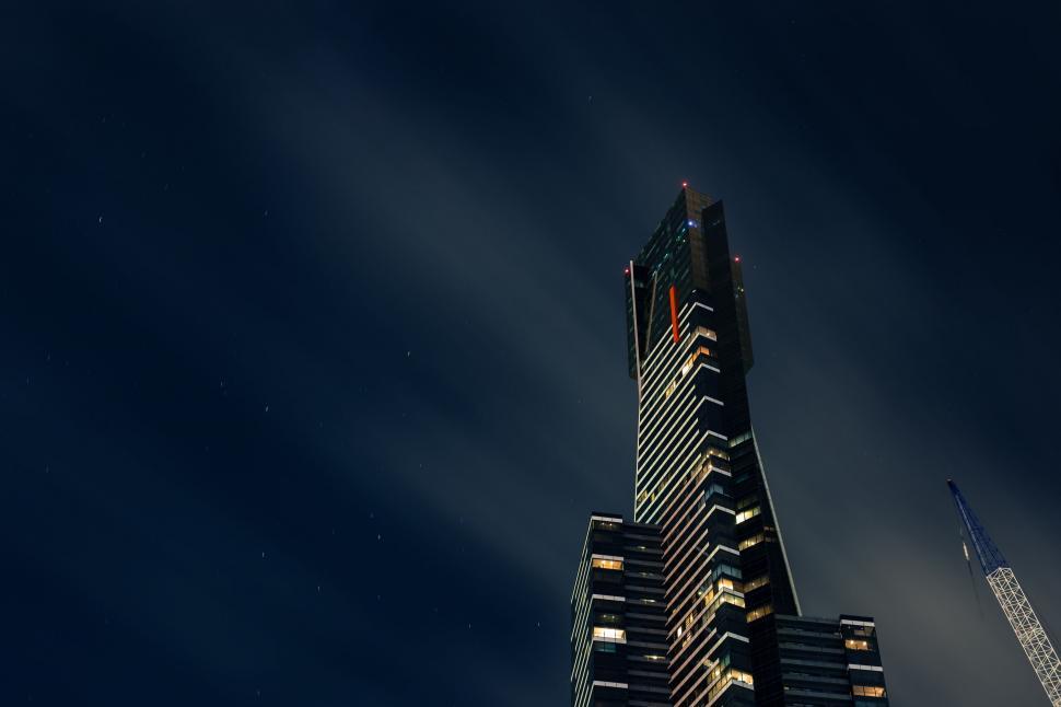 Free Image of Skyscraper at night with dark sky  