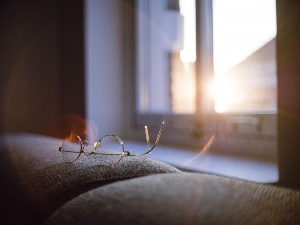 Free Image of Reading Glasses with sun glare  