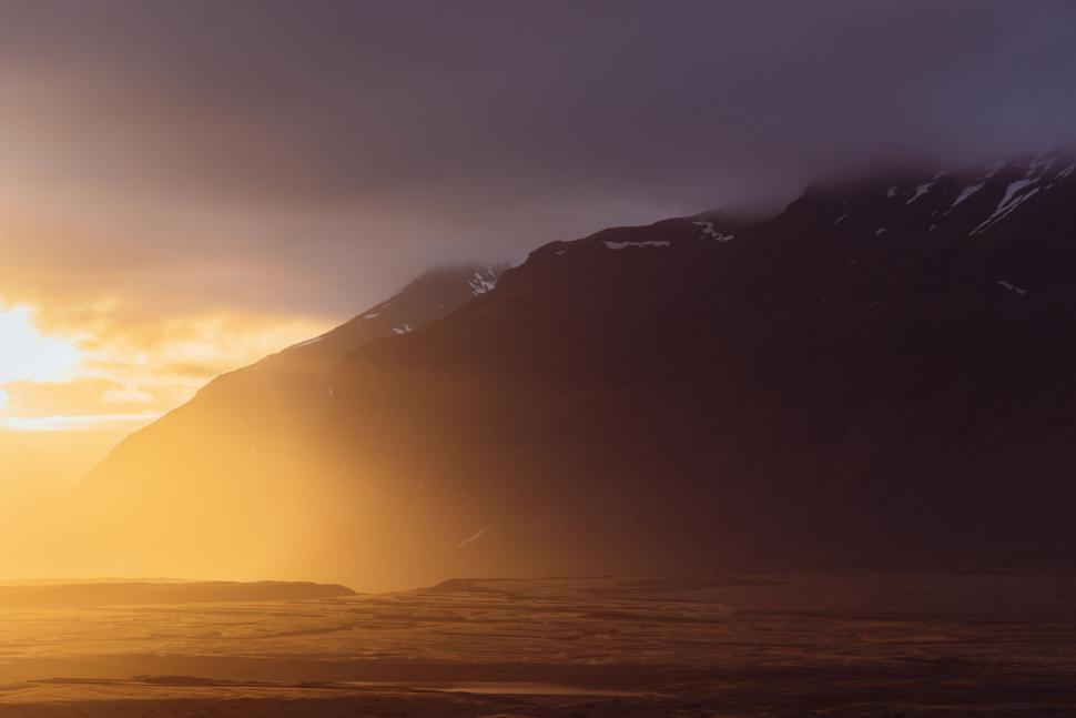 Free Image of Sunglare and Mountains  