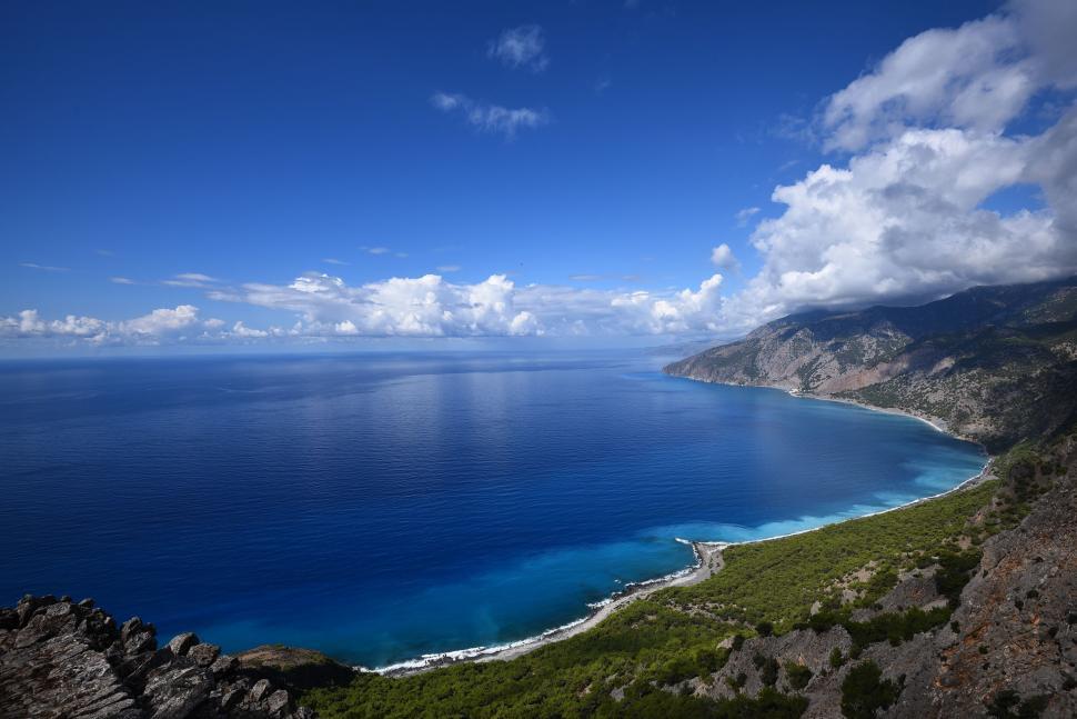 Free Image of Blue Water Sea with mountains   