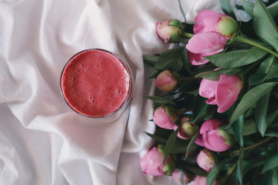 Free Image of Smoothie and Flowers  