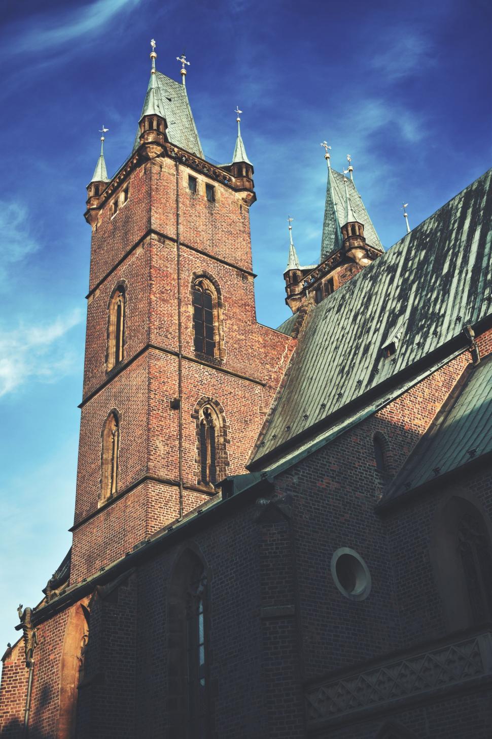 Free Image of Church With Sky  