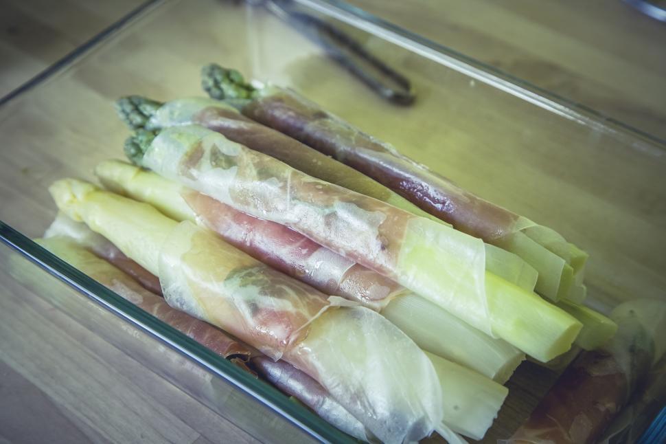 Free Image of Asparagus Rolls  