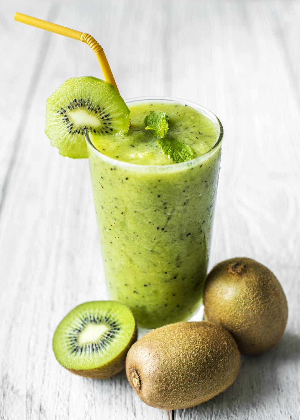 Free Image of Close up of a glass of fresh kiwi smoothie 