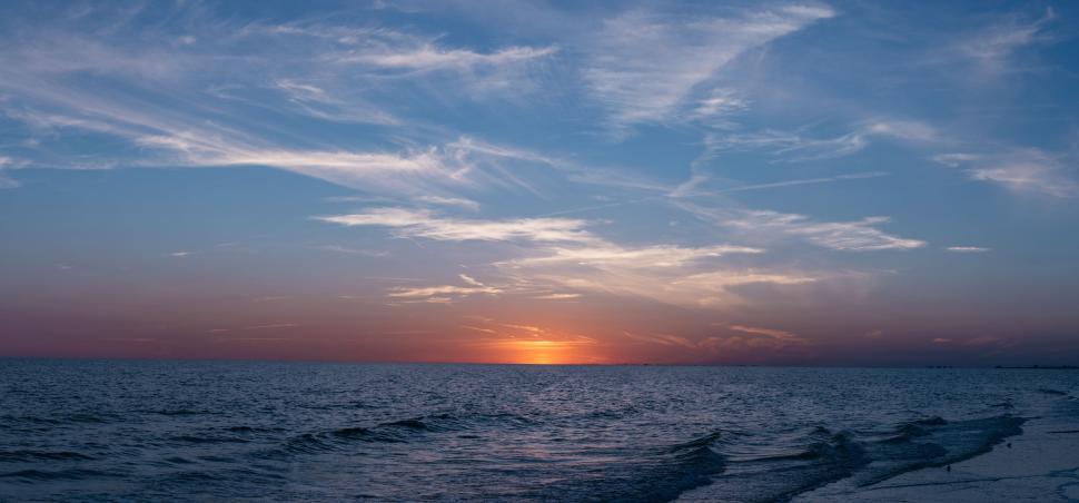 Free Image of Sunset at horizon  
