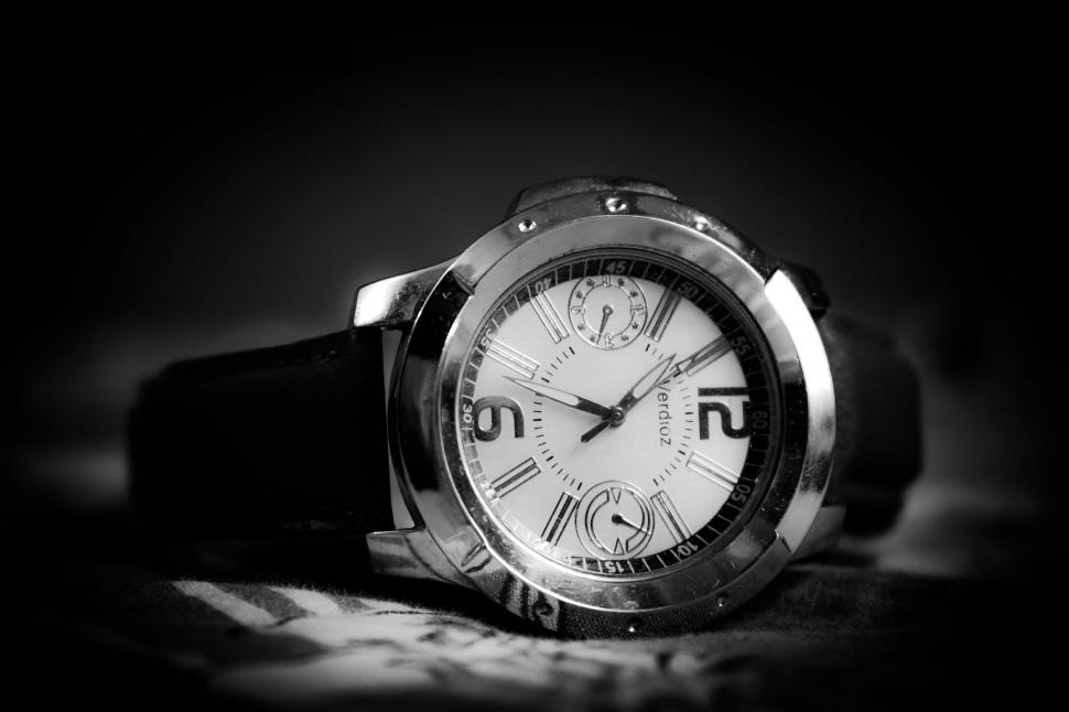 Free Image of Wristwatch - B&W 