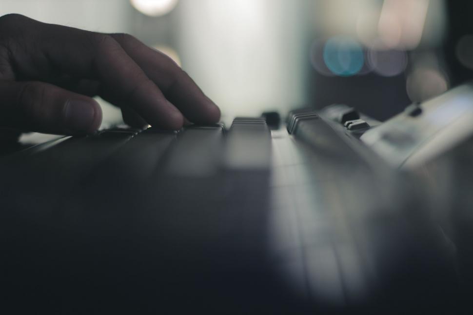 Free Image of Blurry Keyboard and Fingers  