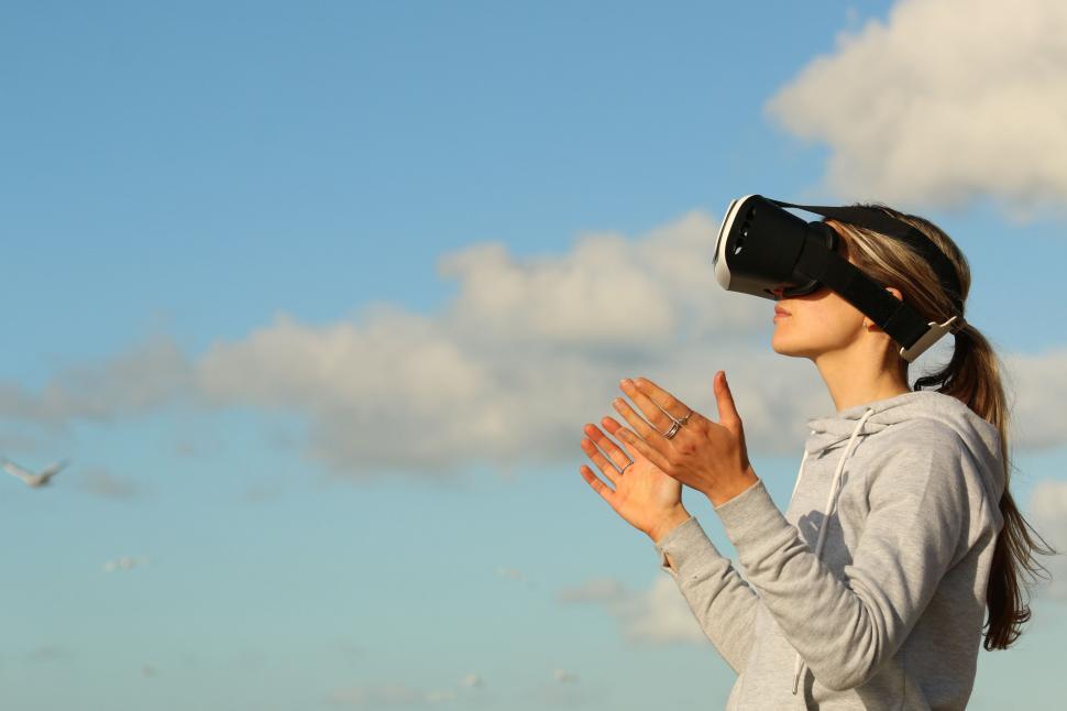 Free Image of Woman with VR headset  