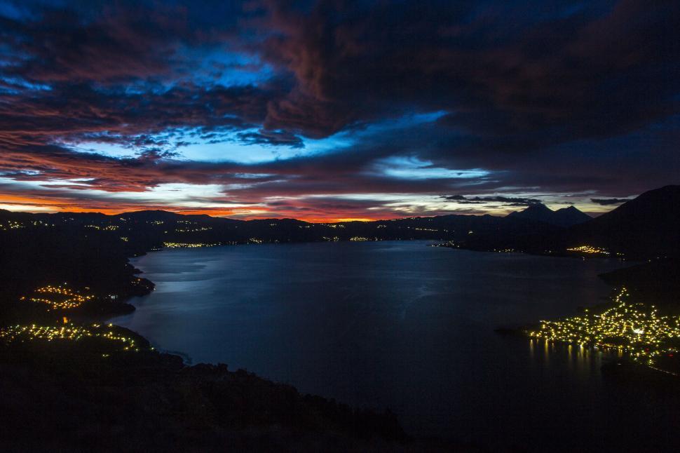 Free Image of Dark Evening View of Lake  