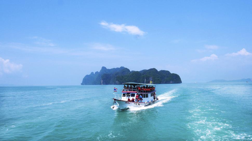 Free Image of Tourist Boat  