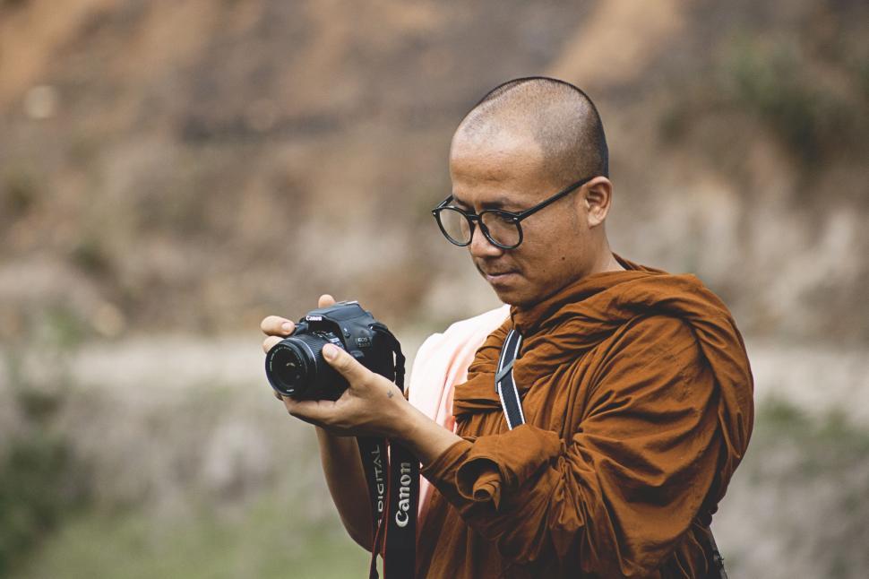 Free Image of Monk and Camera  