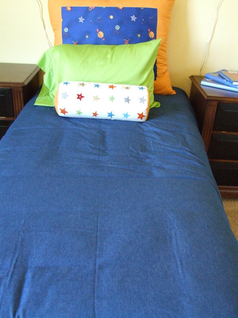 Free Image of Blue Bedroom 