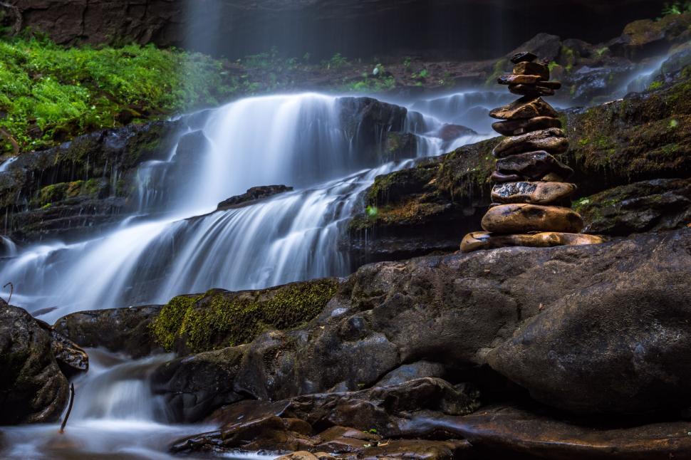 Free Image of Long exposure - waterfall 