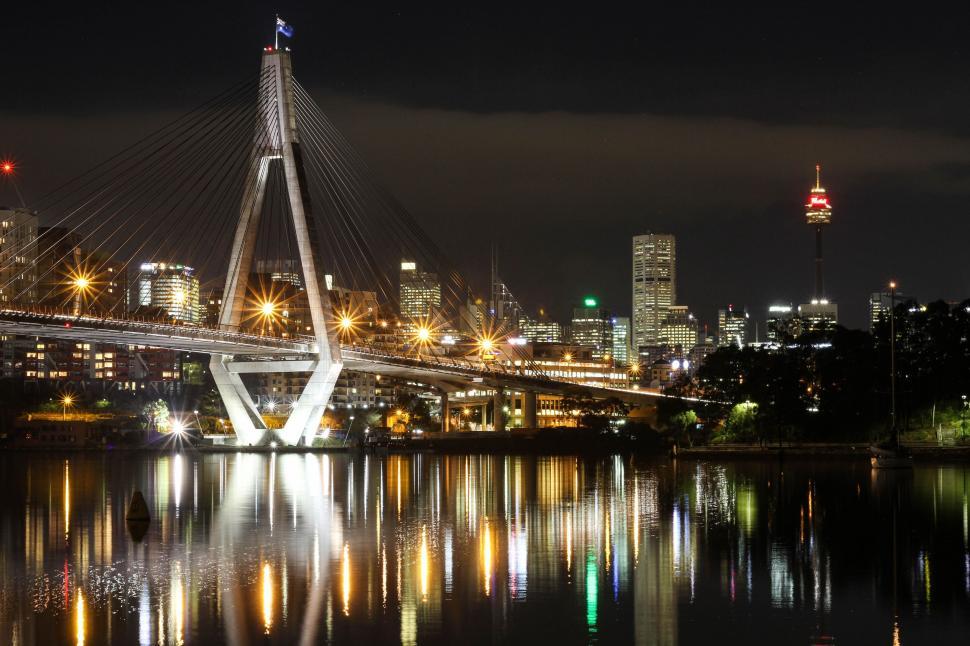 Free Image of City Bridge at night  