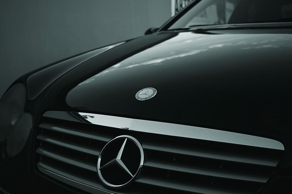 Free Image of Mercedes Car - Bonnet  