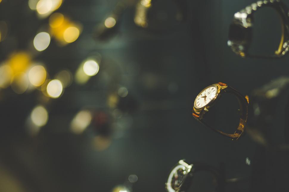 Free Image of Bokeh LIghts and Watches  