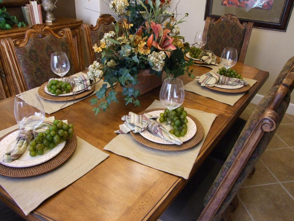 Free Image of Dinning Room and Place Setting 