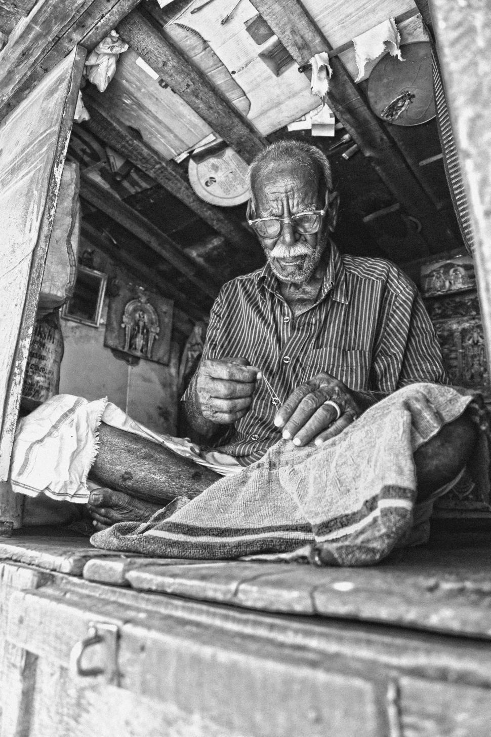 Free Image of Old Aged Indian Man With Spectacles - B&W 