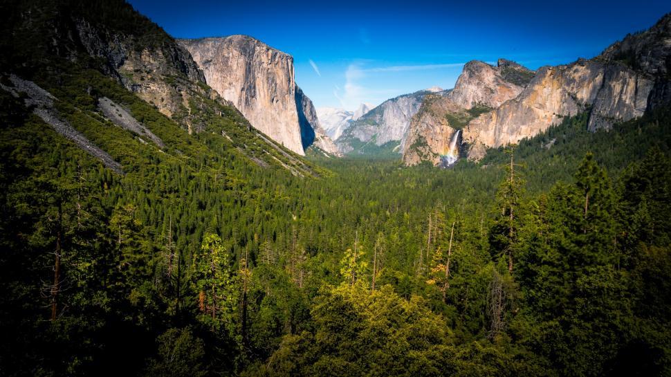Free Image of Yosemite Valley in California 