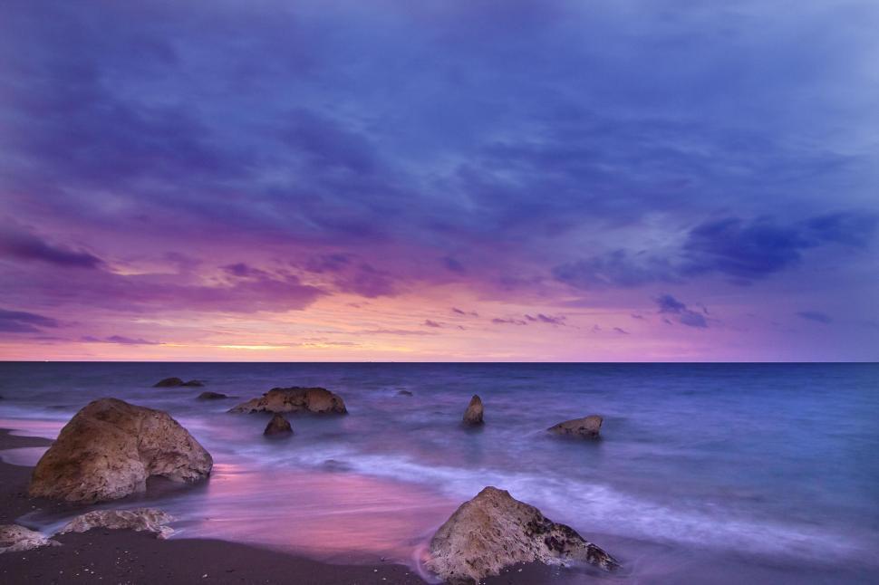 Free Image of Colorful Sky and Ocean  