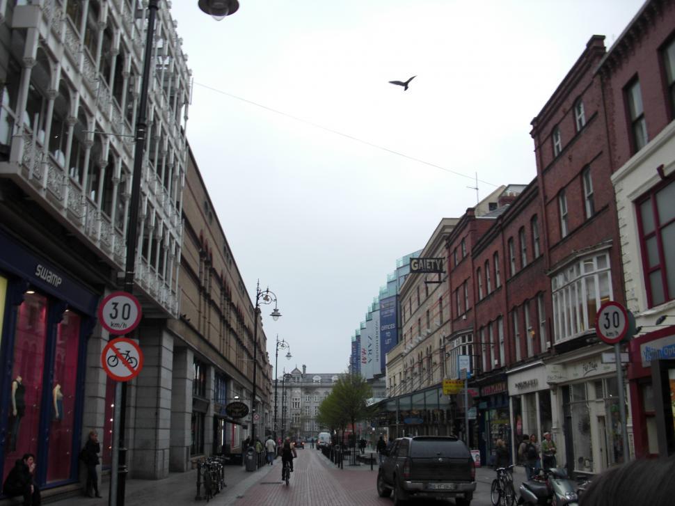 Free Image of Busy City Street With Tall Buildings 