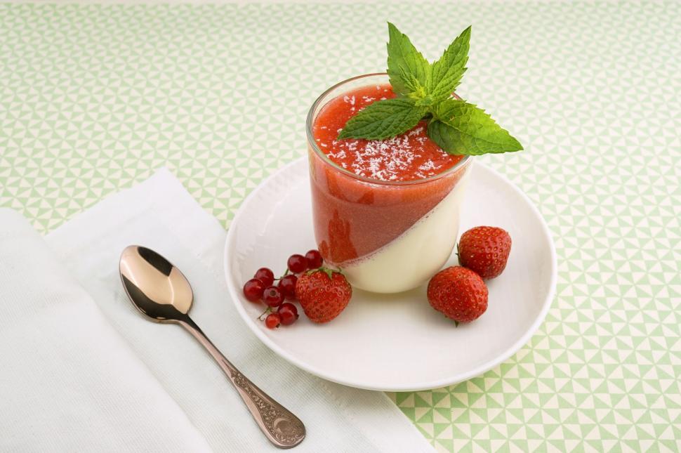 Free Image of Strawberry Pudding 