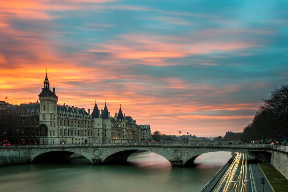 Free Image of Bridge over river in Paris - Time-lapse photography  