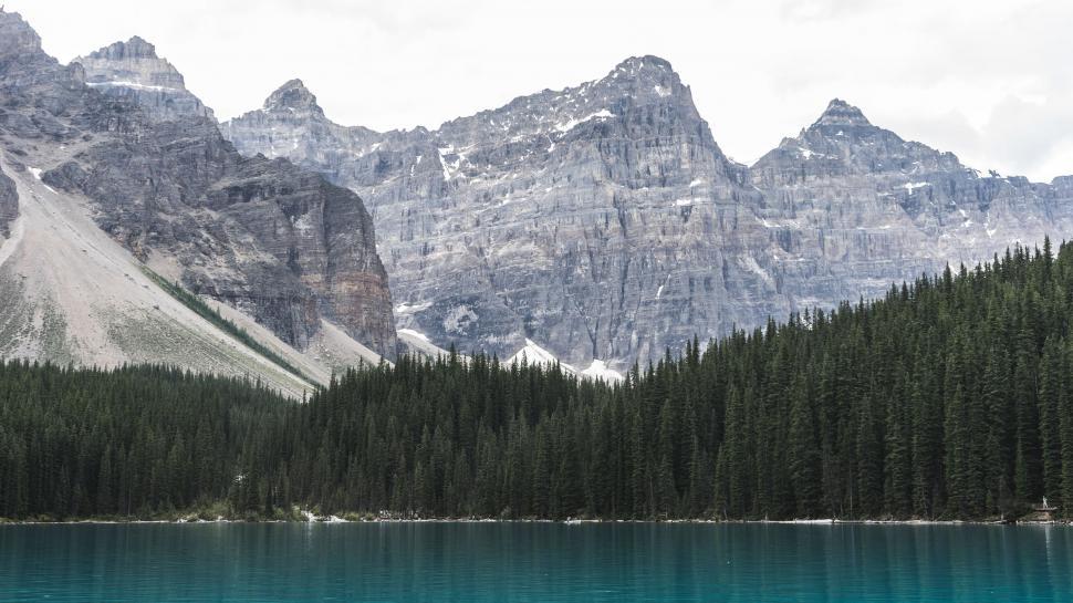 Free Image of Rocky Mountains and blue water lake  