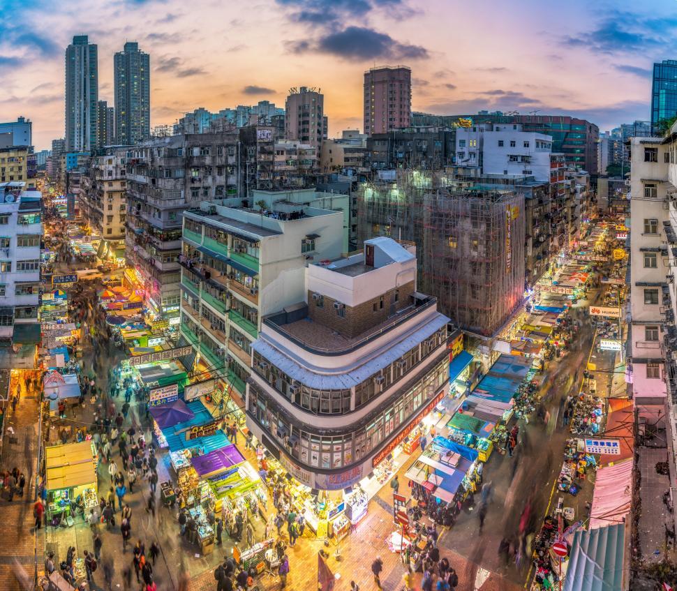 Free Image of Street Market at Night  