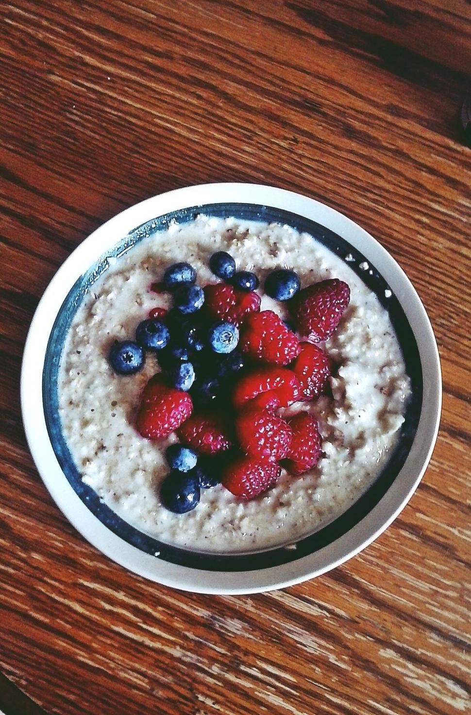 Free Image of Oatmeal with Fruits  