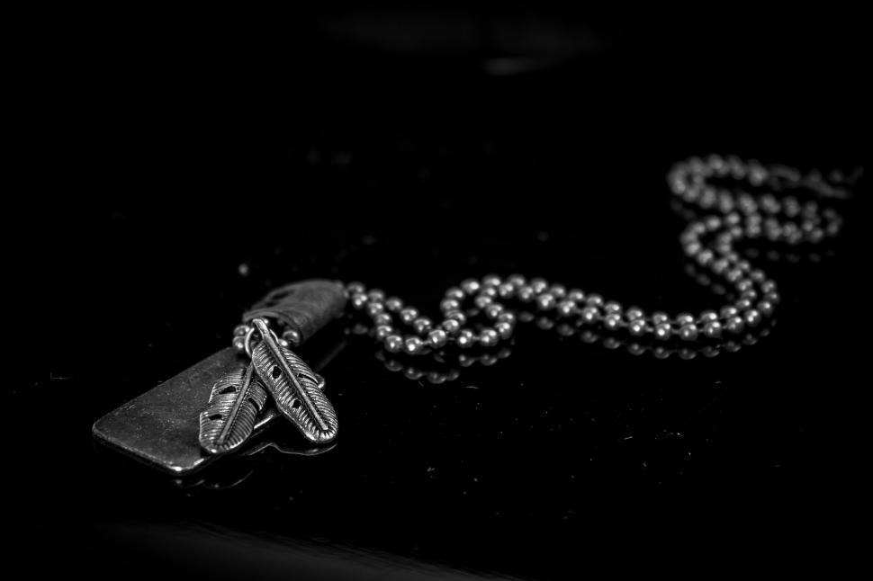 Free Image of Metal beads chain 