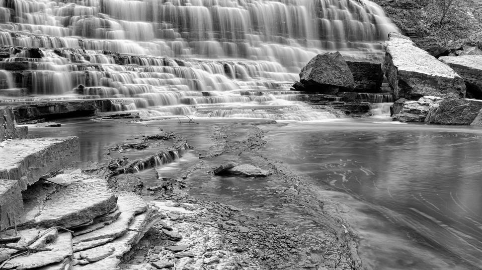 Free Image of Black and white view of Cascade 
