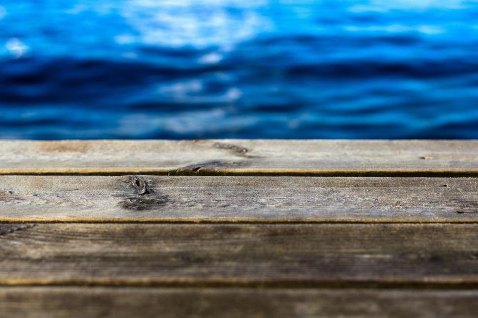 Free Image of Wood and Ocean  