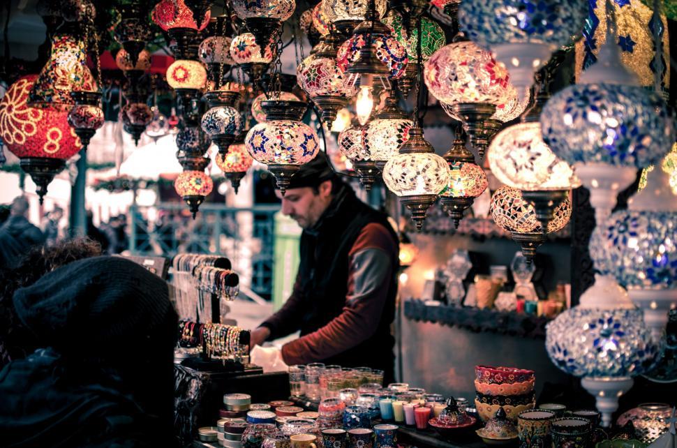 Free Image of Turkish lantern shop 