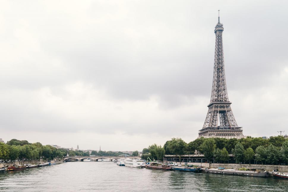 Free Image of Eiffel Tower and cloudy sky  